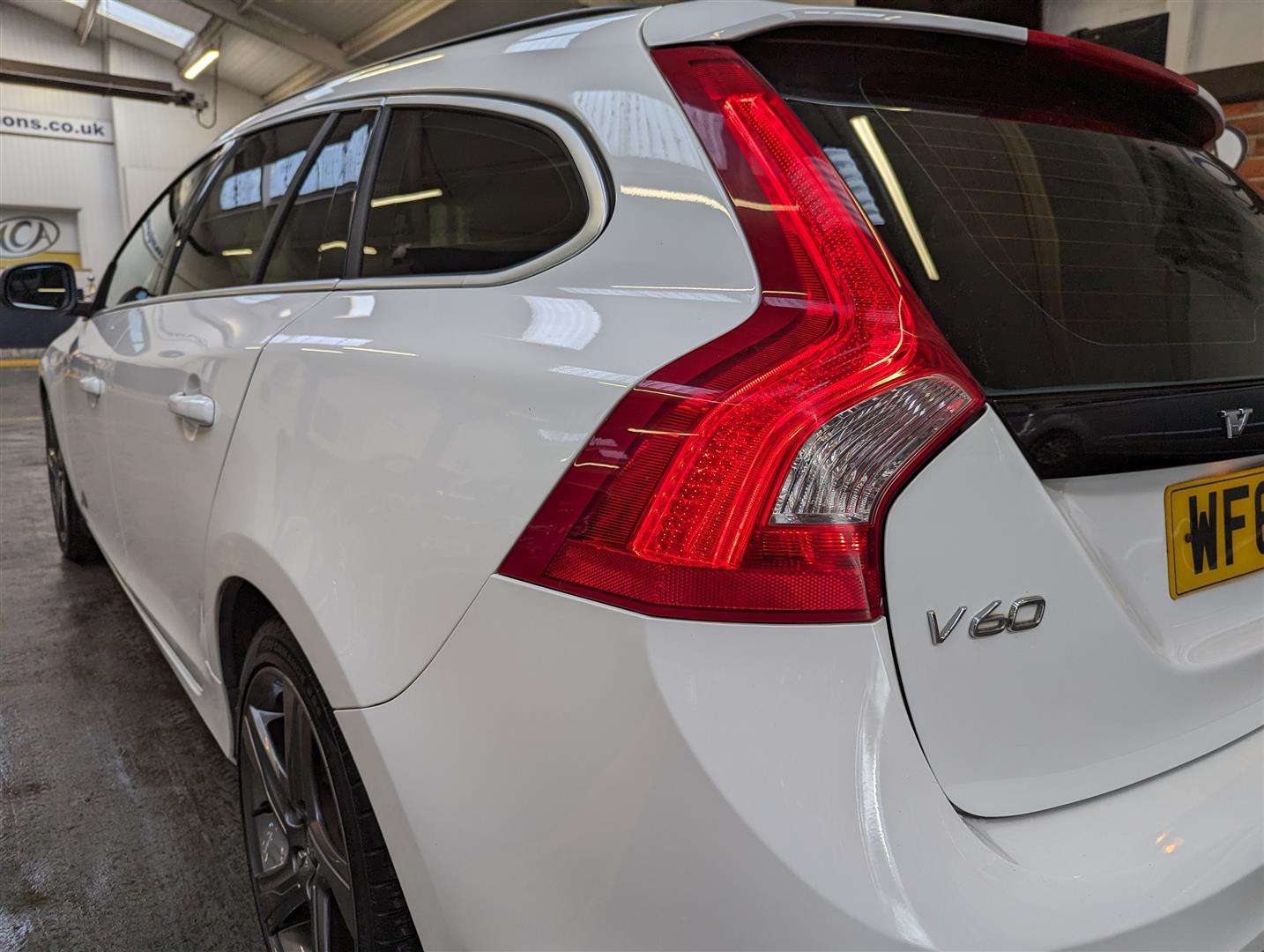 <p>2013 VOLVO V60 R-DESIGN D2</p>