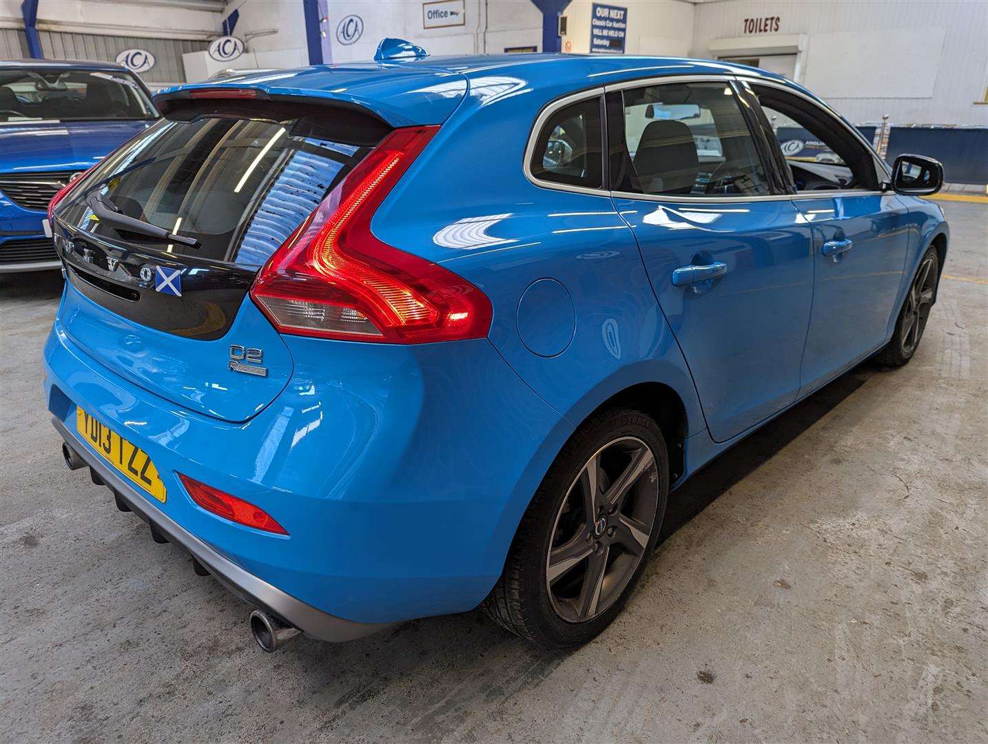 <p>2013 VOLVO V40 R-DESIGN D2</p>