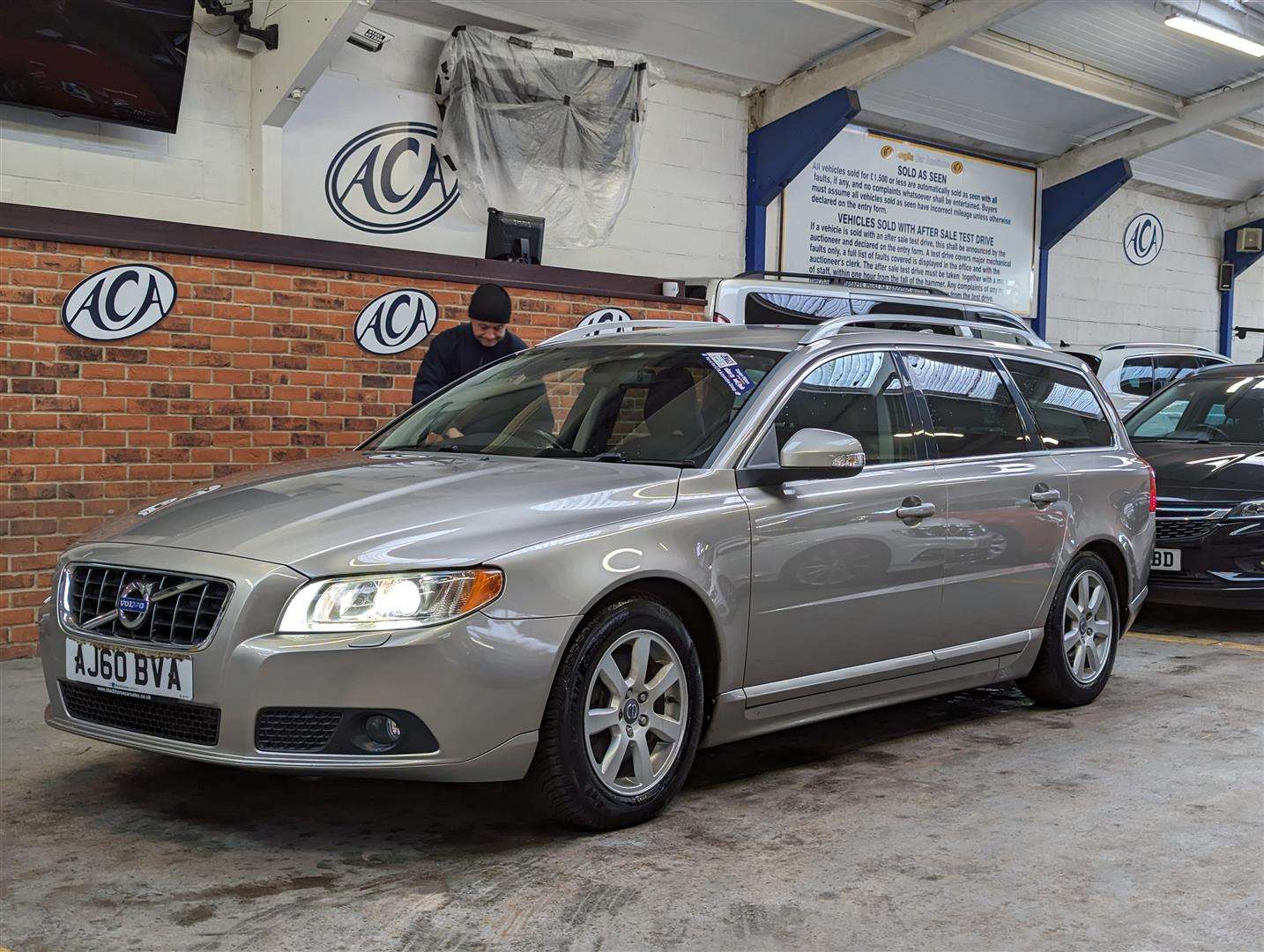 <p>2011 VOLVO V70 SE LUX D DRIVE</p>