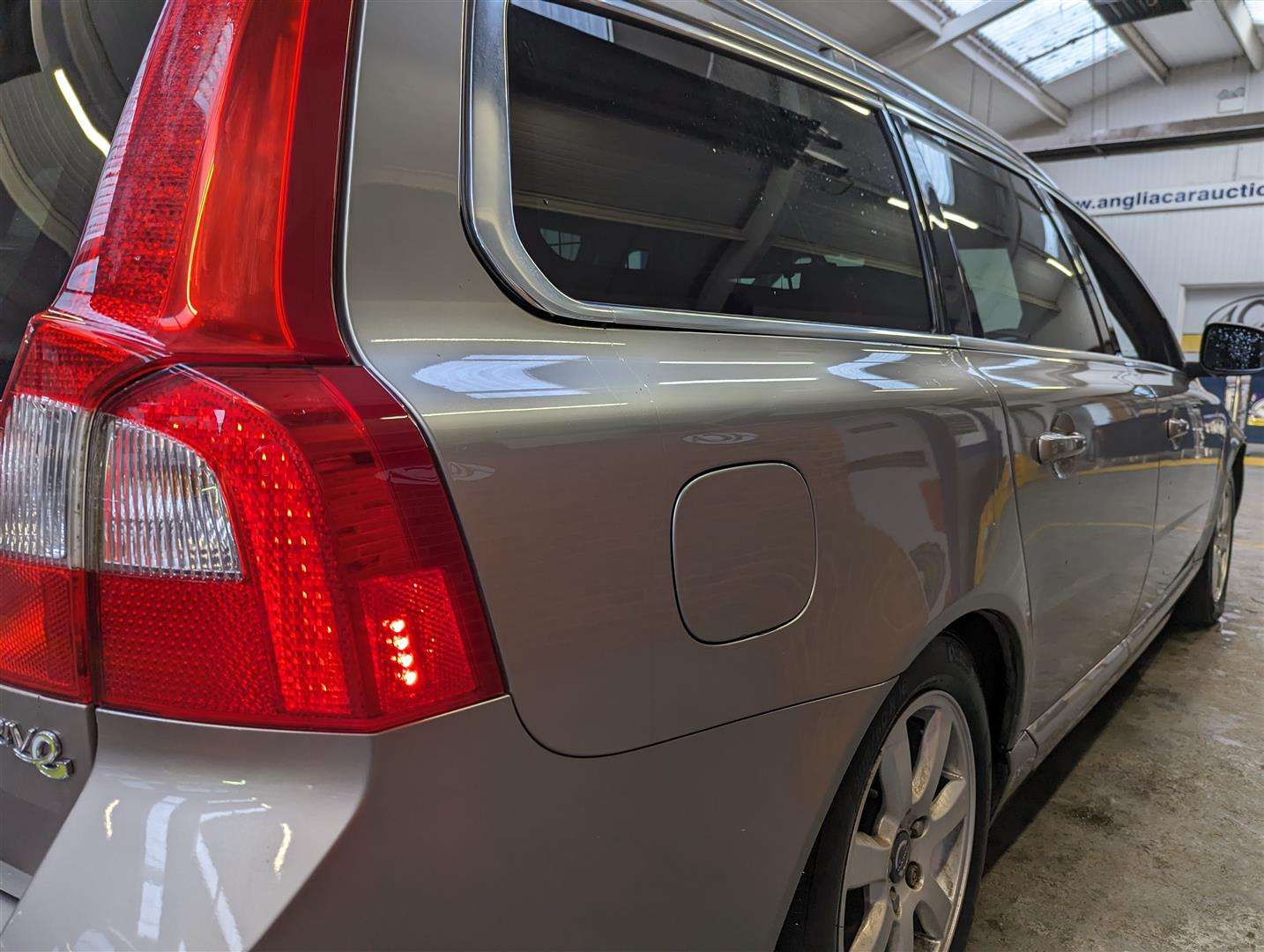 <p>2011 VOLVO V70 SE LUX D DRIVE</p>