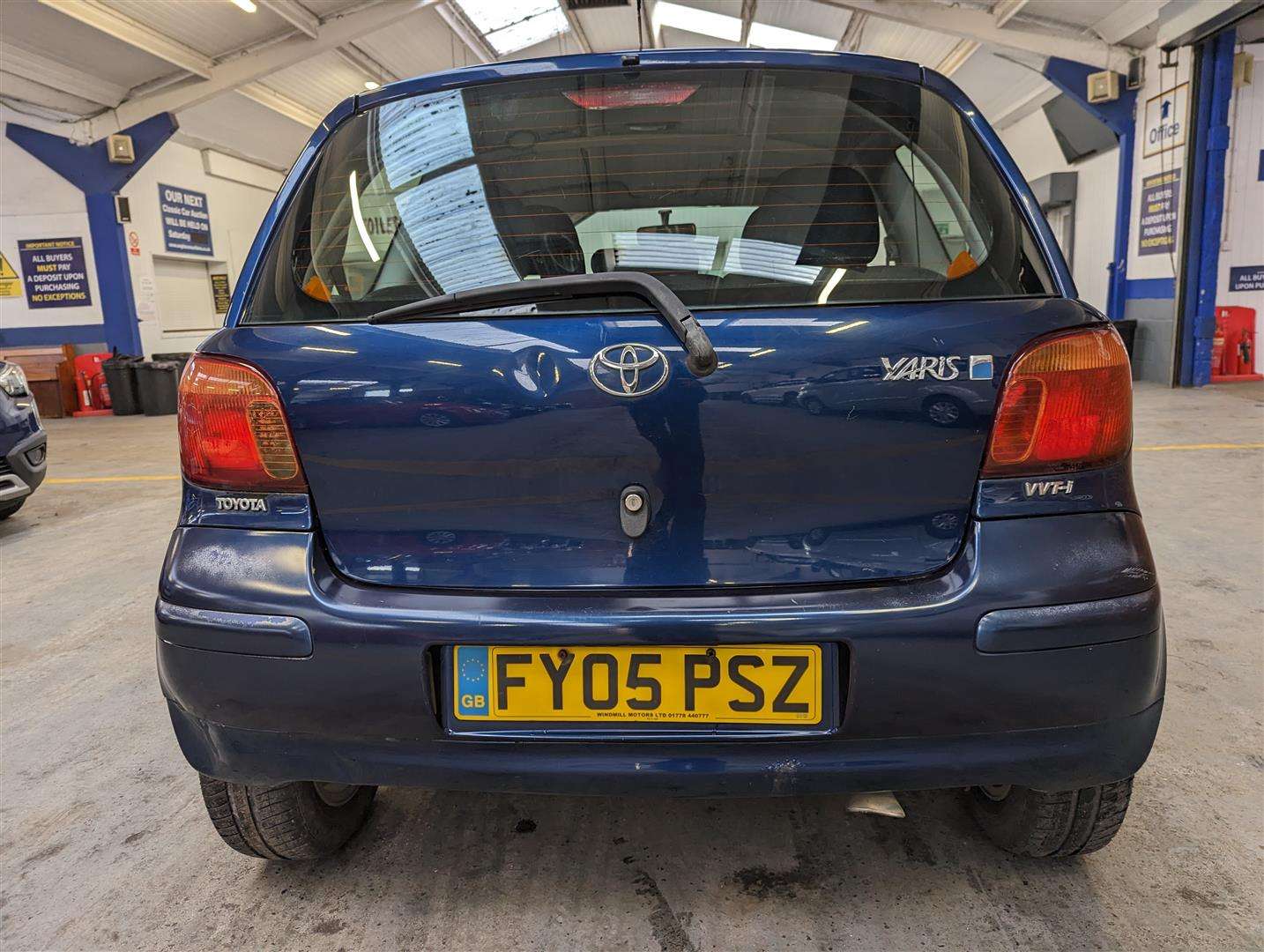 <p>2005 TOYOTA YARIS BLUE</p>