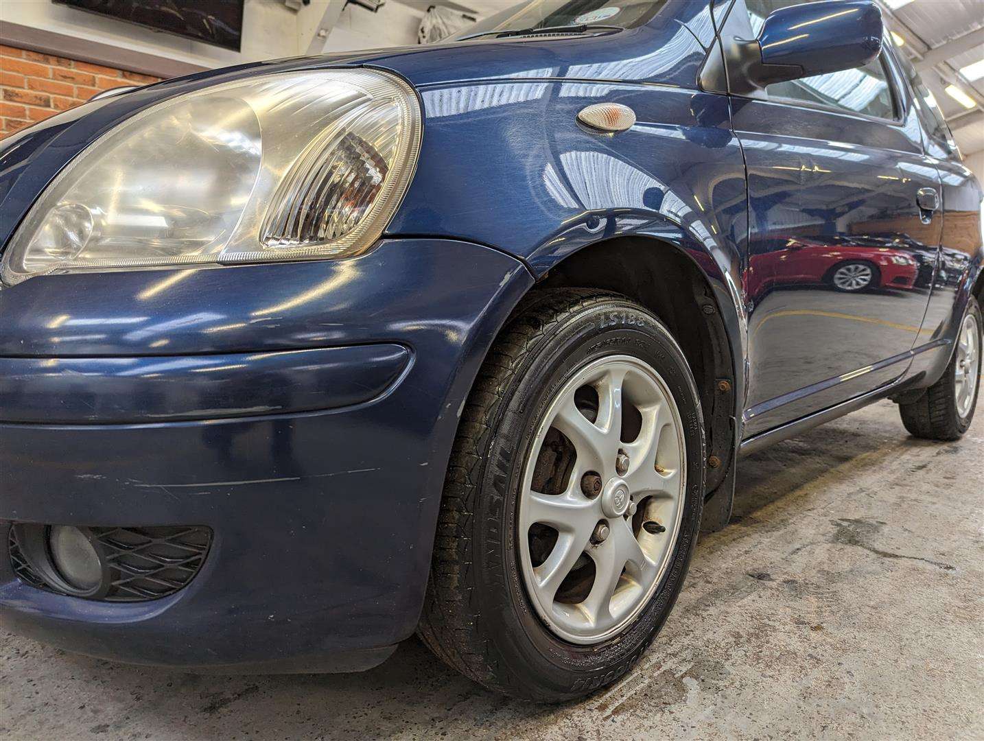 <p>2005 TOYOTA YARIS BLUE</p>