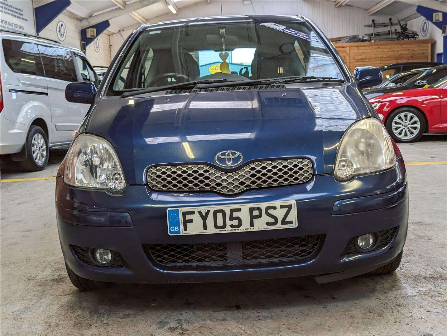 <p>2005 TOYOTA YARIS BLUE</p>