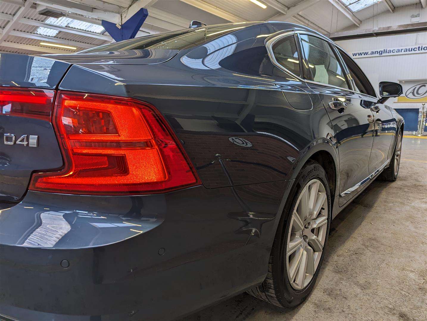 <p>2017 VOLVO S90 INSCRIPTION D4 AUTO</p>