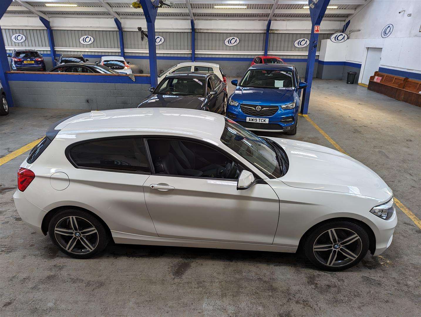 <p>2015 BMW 116D SPORT</p>