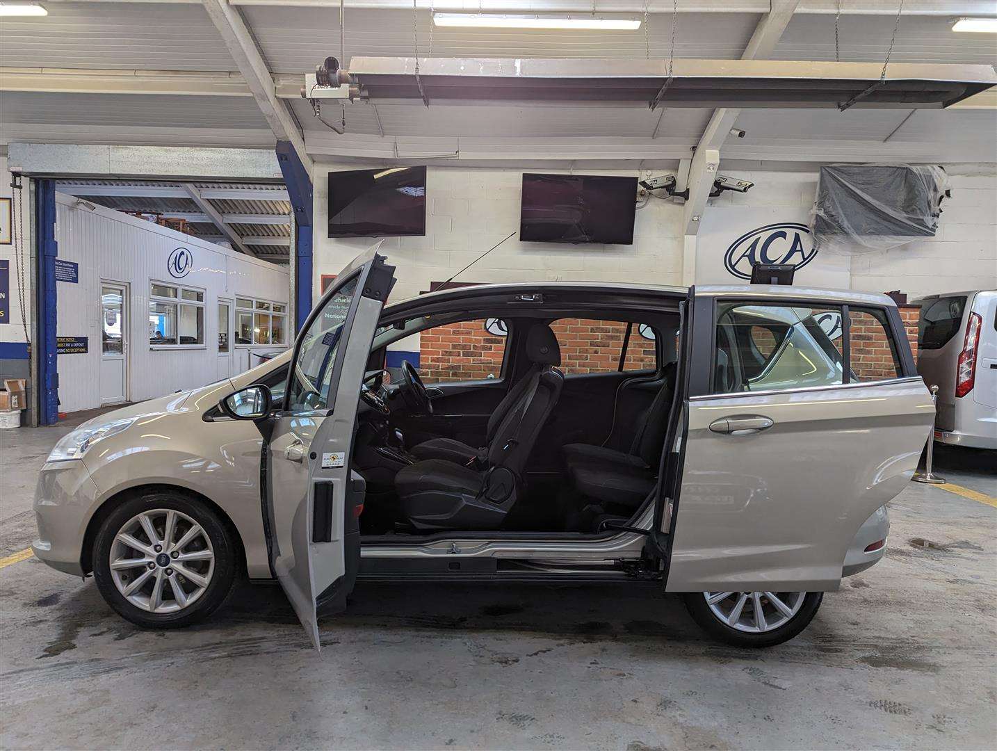 <p>2014 FORD B-MAX TITANIUM AUTO</p>