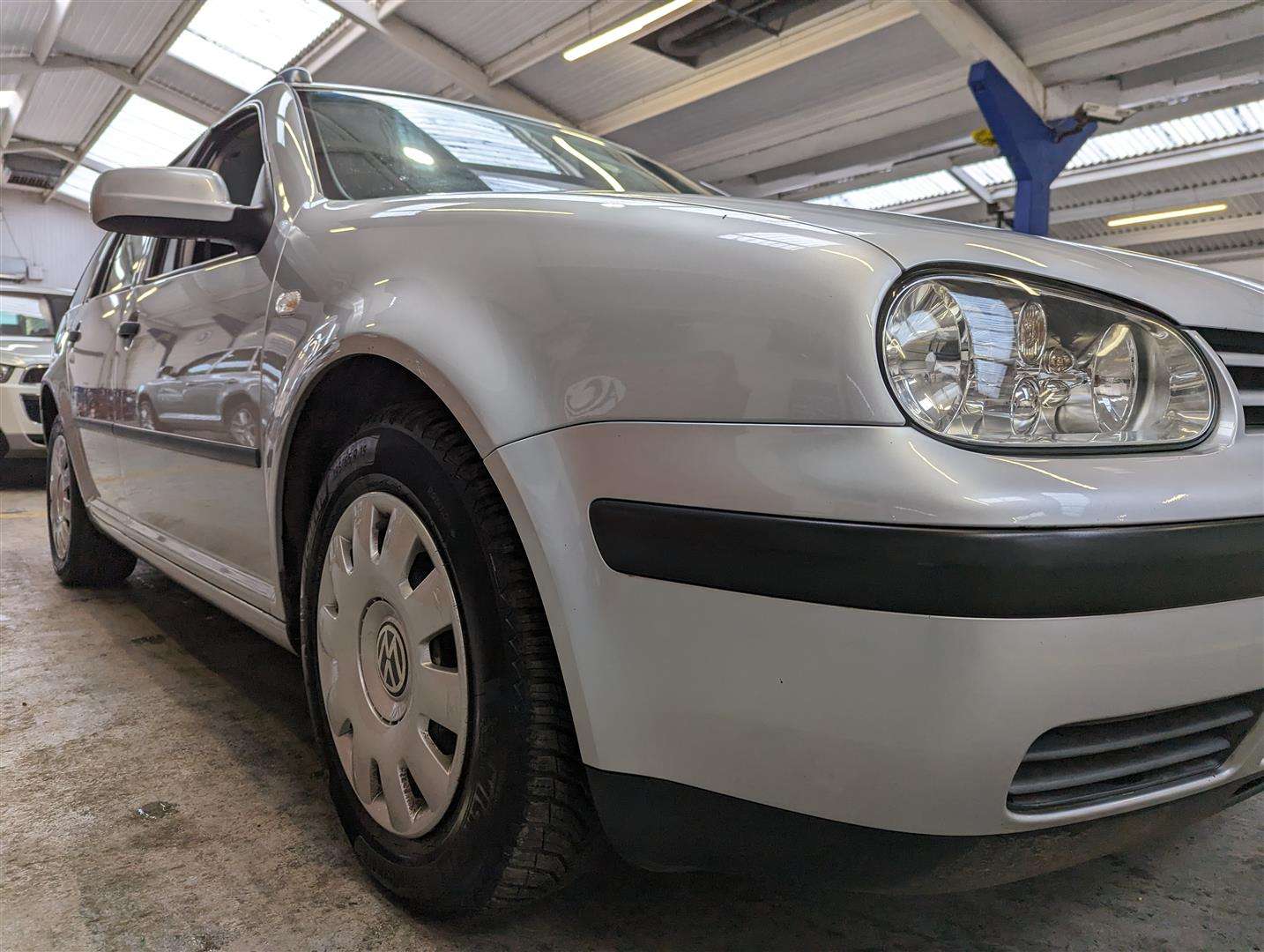 <p>2002 VOLKSWAGEN GOLF SE</p>