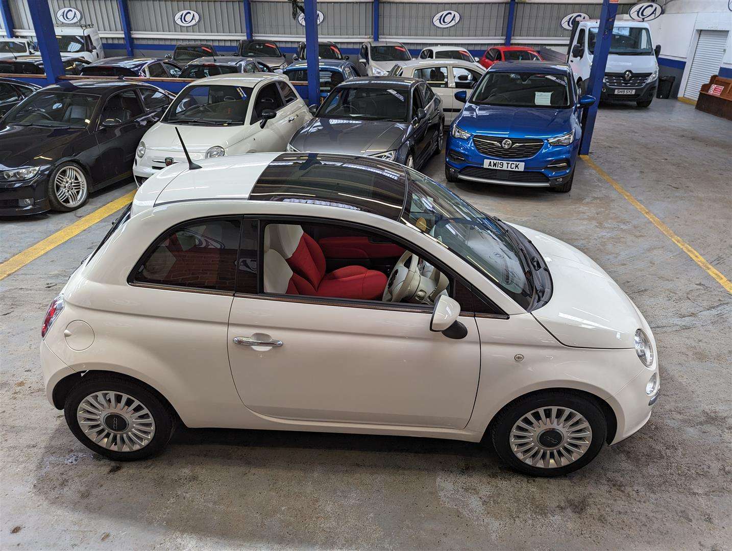 <p>2014 FIAT 500 LOUNGE</p>