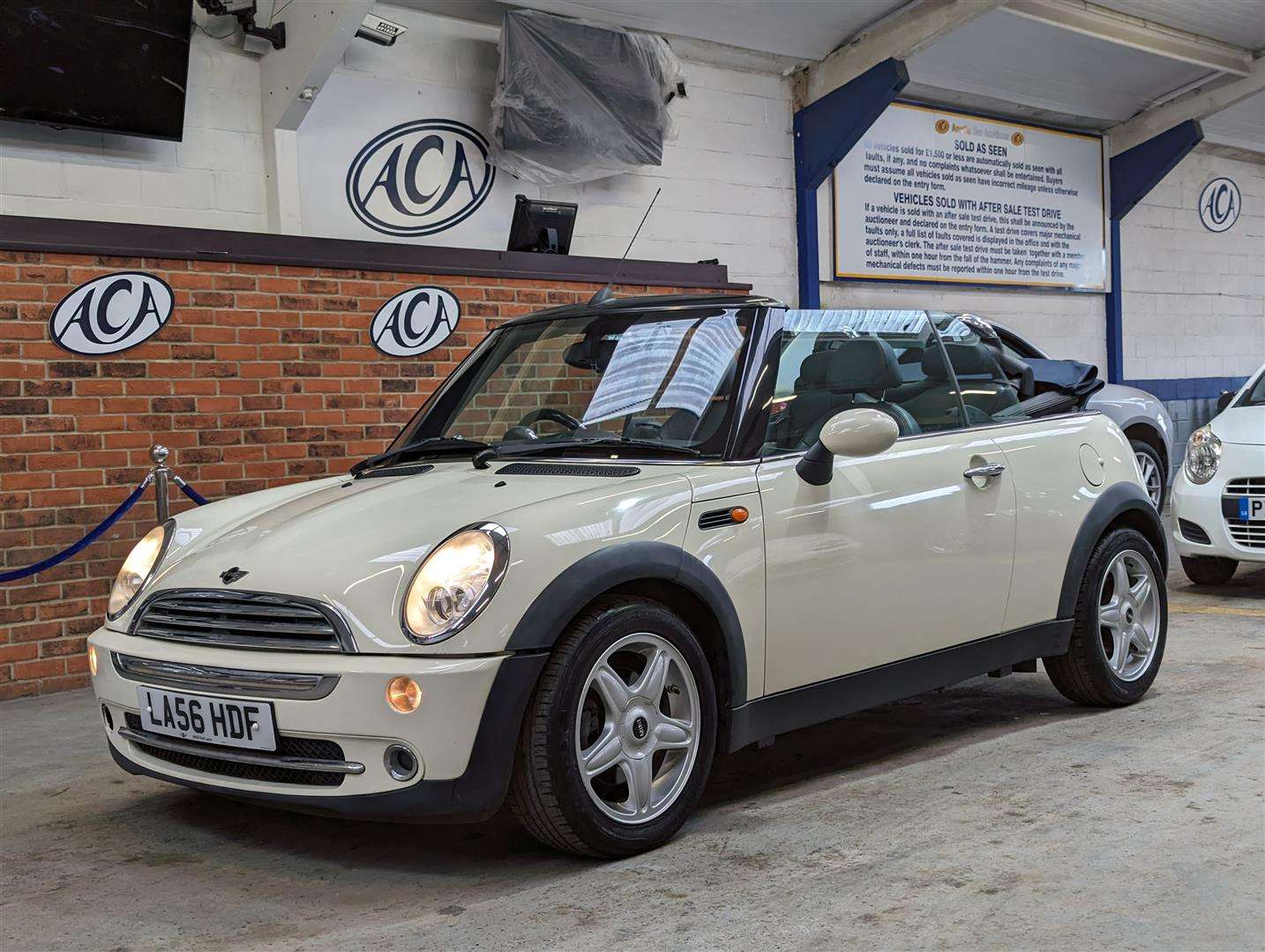 <p>2006 MINI MINI COOPER</p>