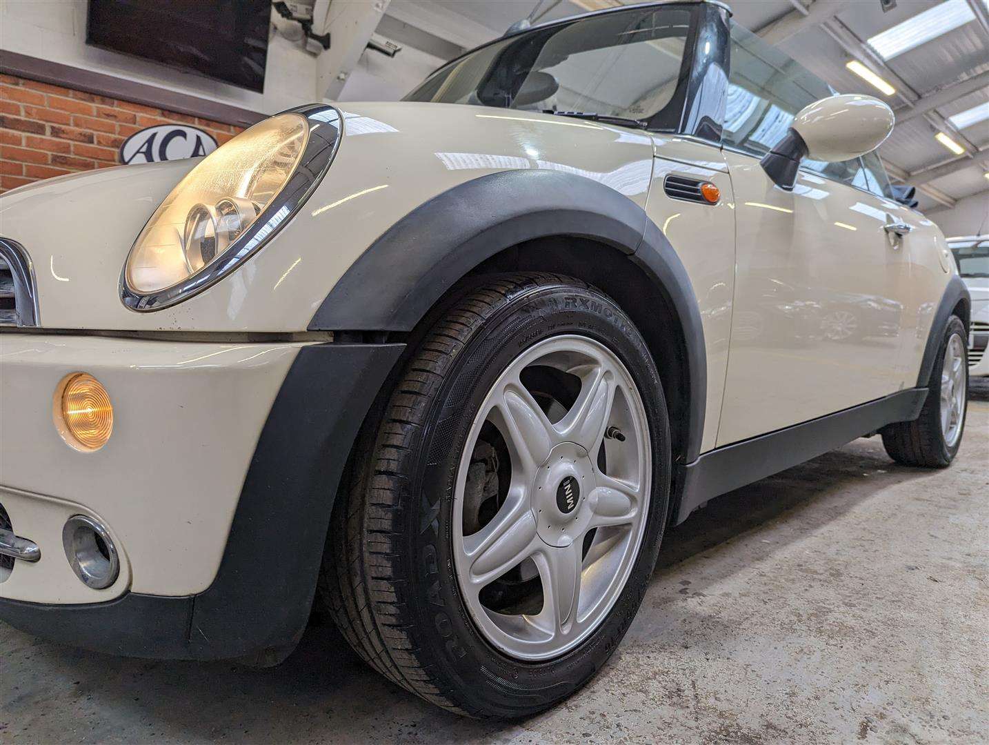 <p>2006 MINI MINI COOPER</p>