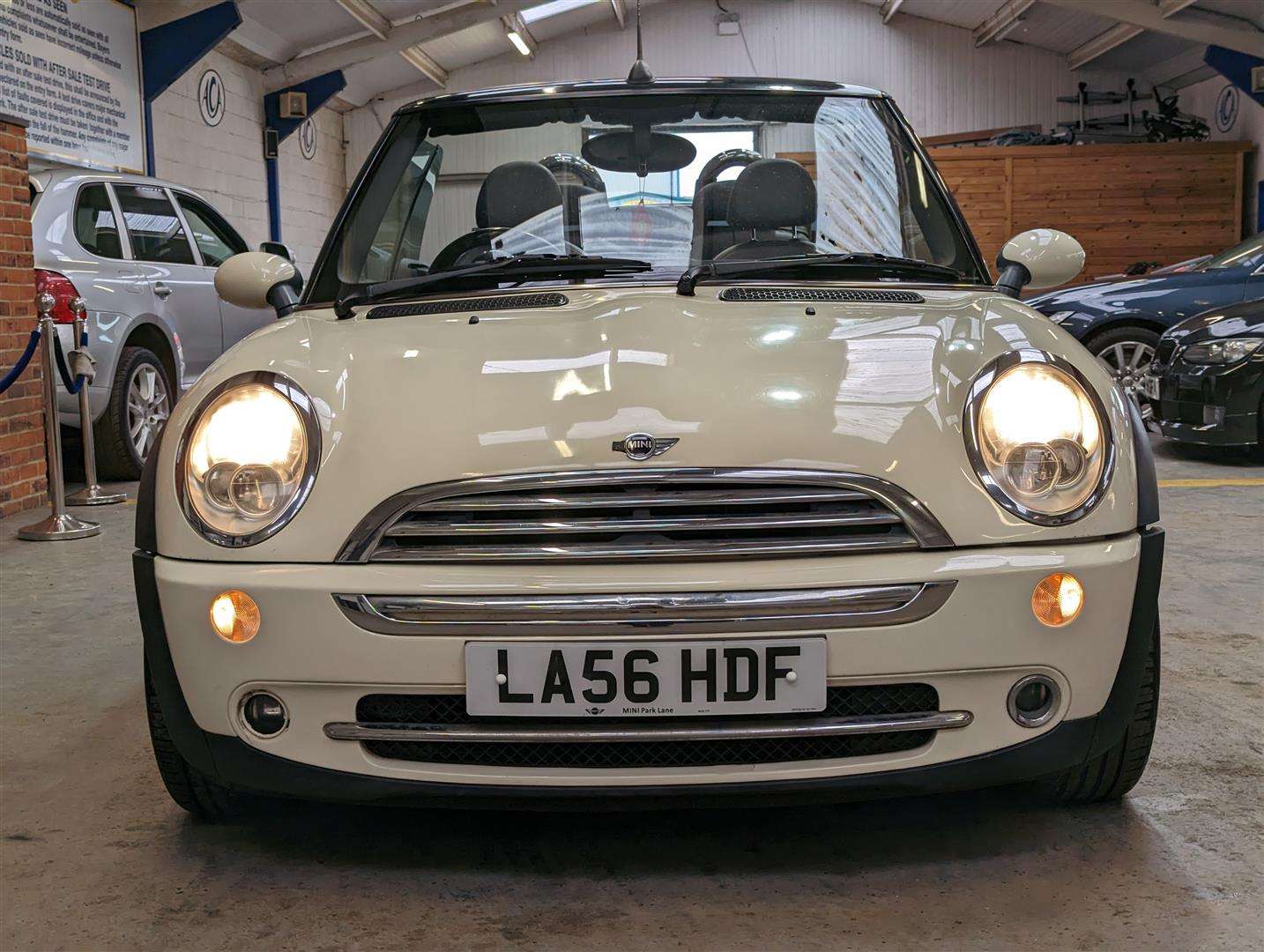 <p>2006 MINI MINI COOPER</p>