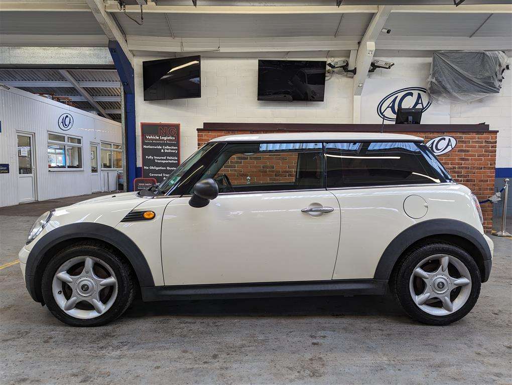 <p>2009 MINI ONE</p>