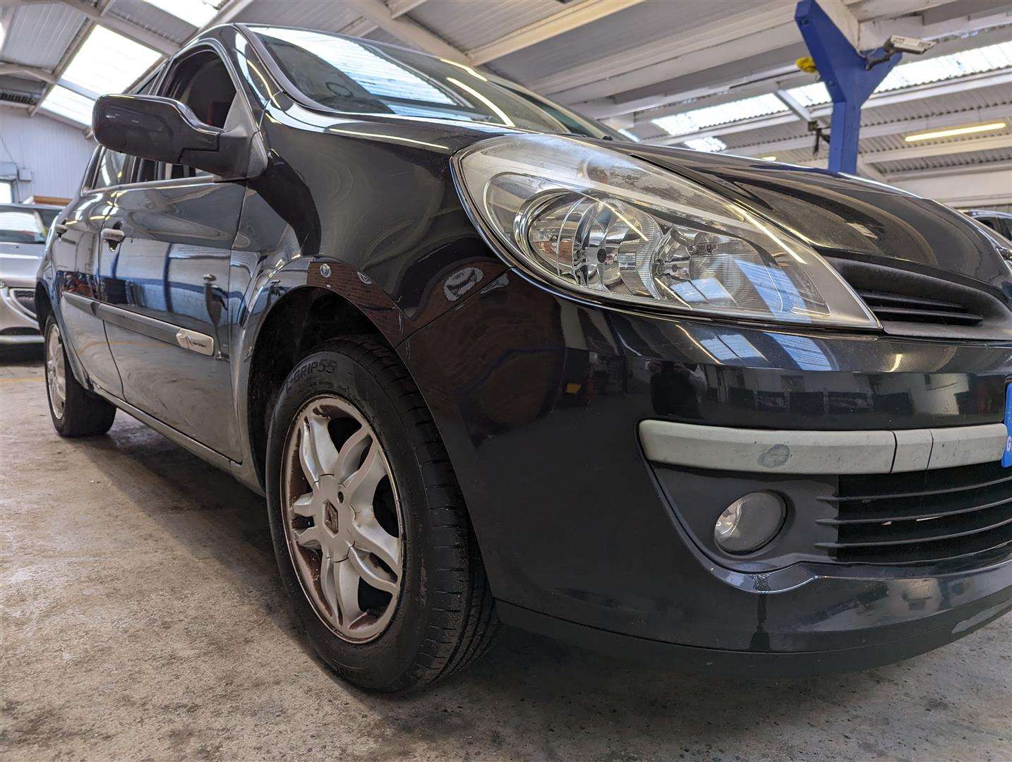 <p>2007 RENAULT CLIO RIP CURL 16V</p>