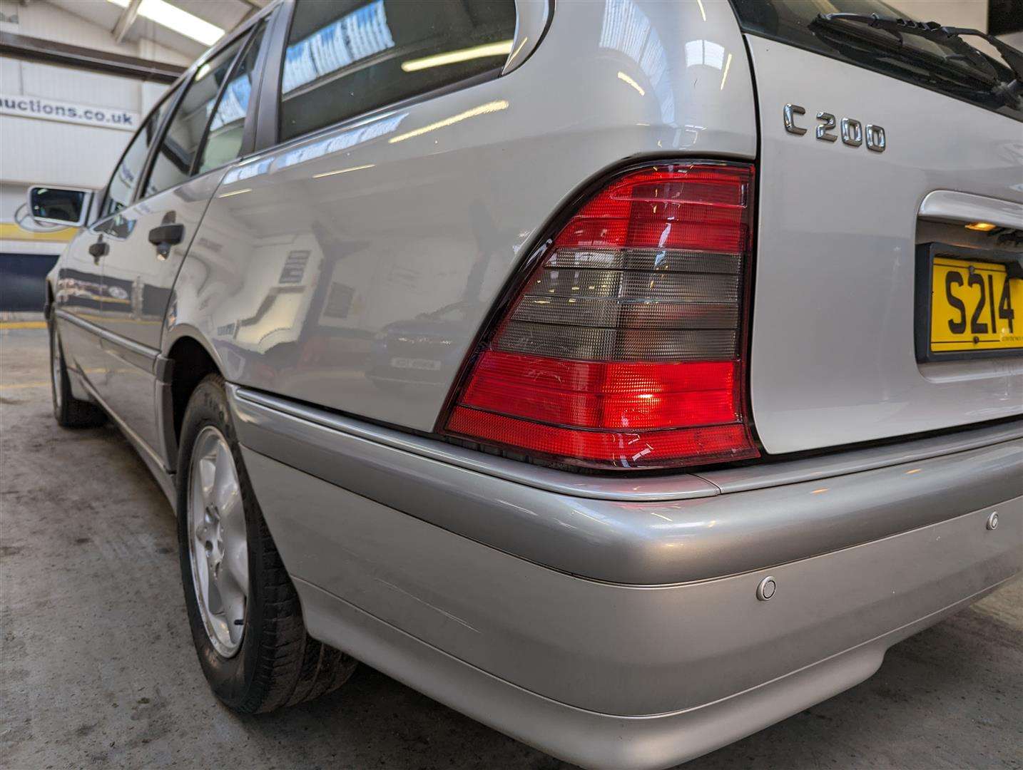 <p>1998 MERCEDES C200</p>