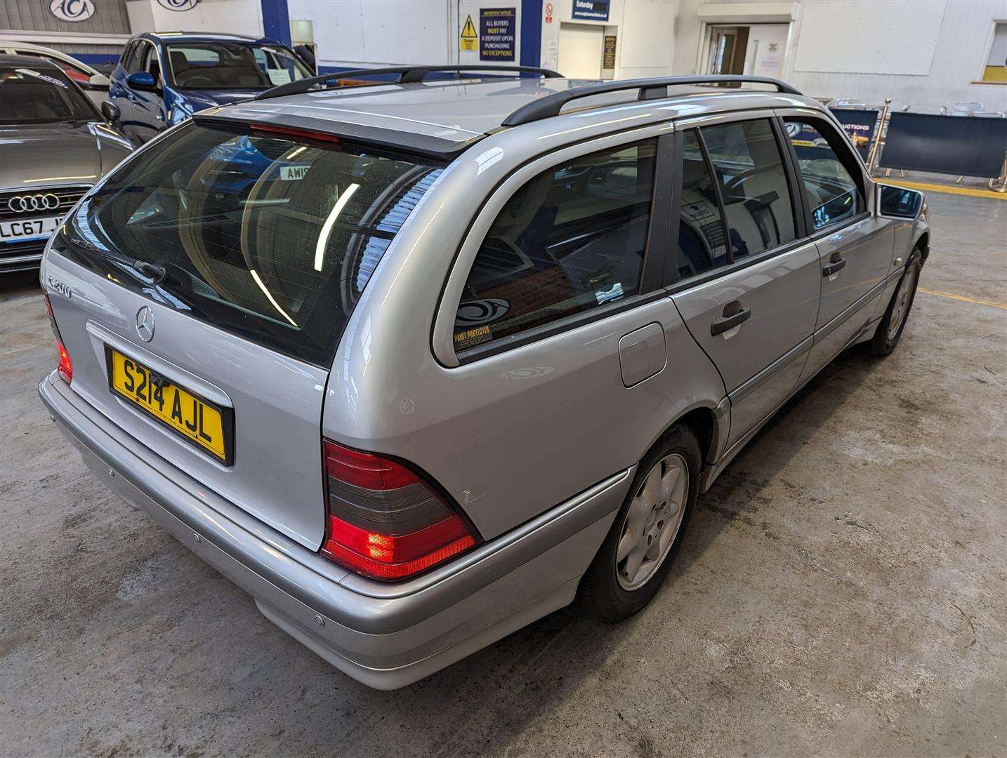 <p>1998 MERCEDES C200</p>