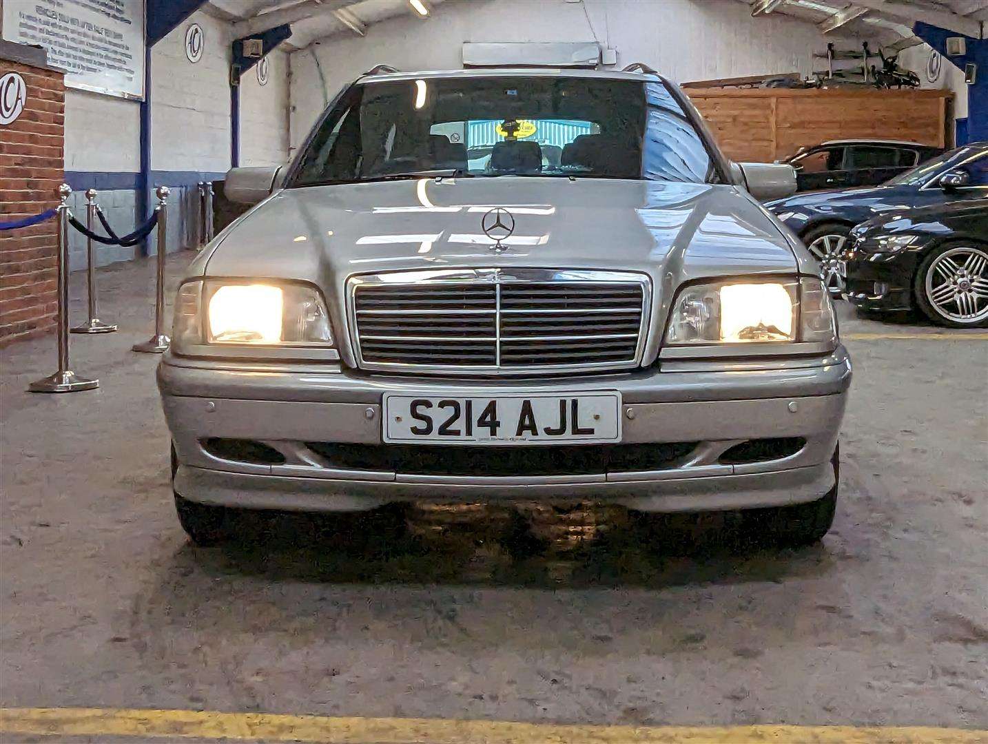 <p>1998 MERCEDES C200</p>