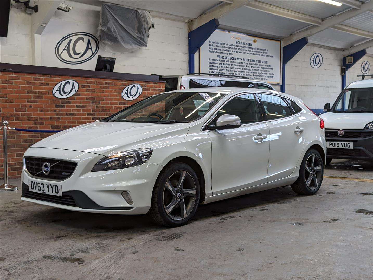 <p>2013 VOLVO V40 R-DESIGN D2</p>