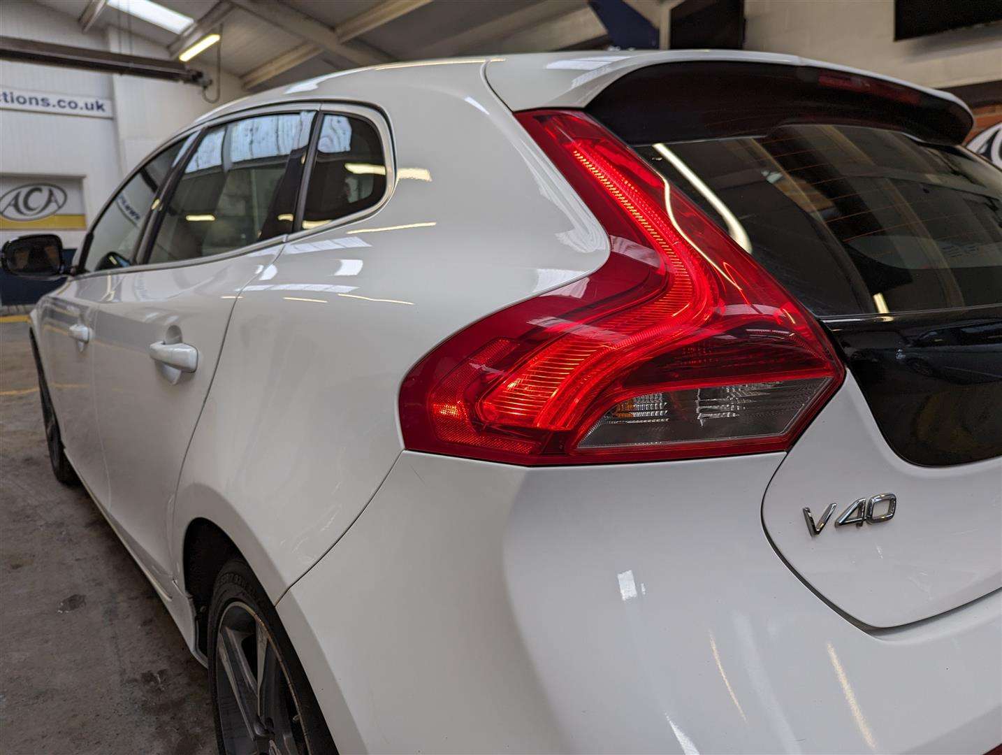 <p>2013 VOLVO V40 R-DESIGN D2</p>