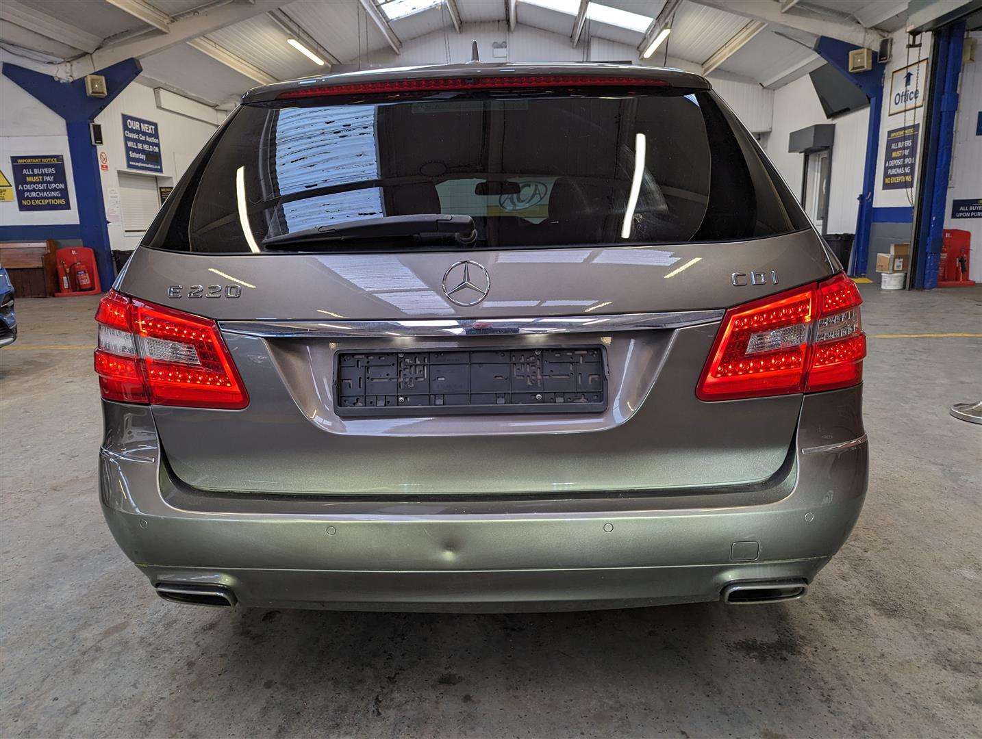 <p>2011 MERCEDES-BENZ E220 EXEC-IVE SE CDI BLUE</p>