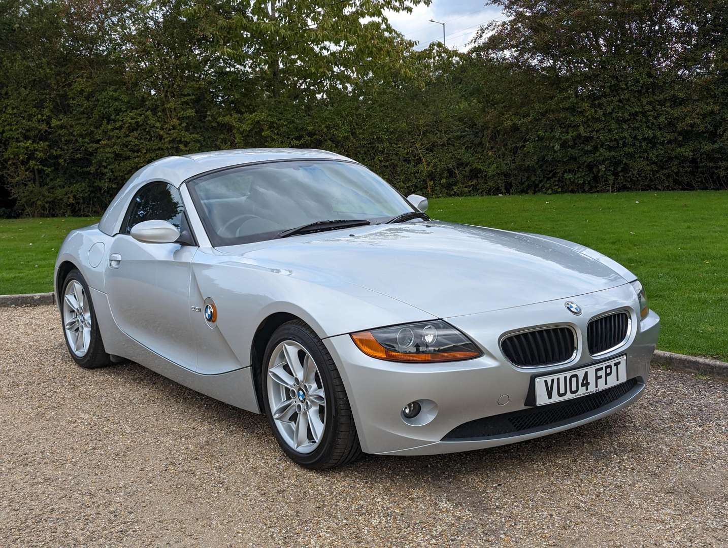 <p>2004 BMW Z4 2.2i SE CONVERTIBLE&nbsp;</p>