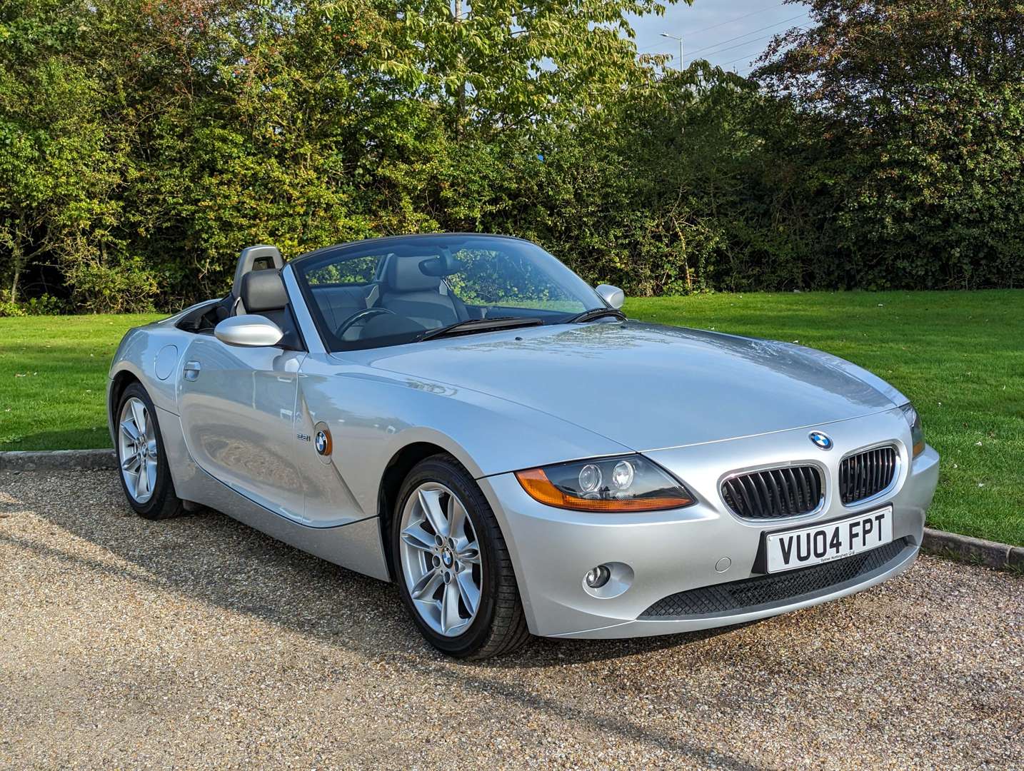 <p>2004 BMW Z4 2.2i SE CONVERTIBLE&nbsp;</p>