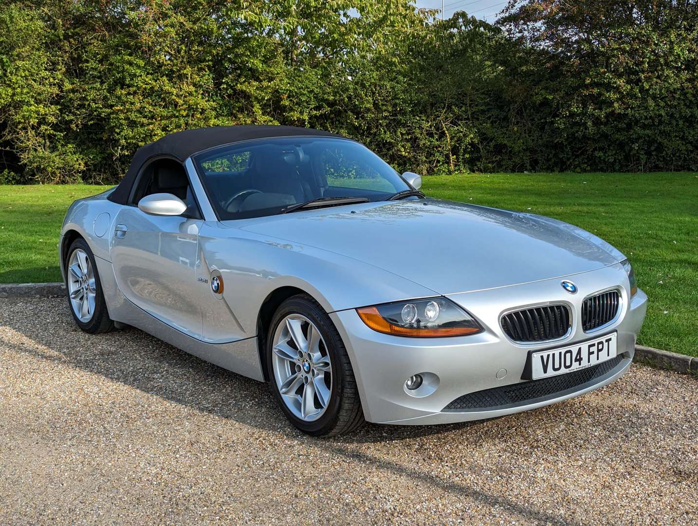 <p>2004 BMW Z4 2.2i SE CONVERTIBLE&nbsp;</p>