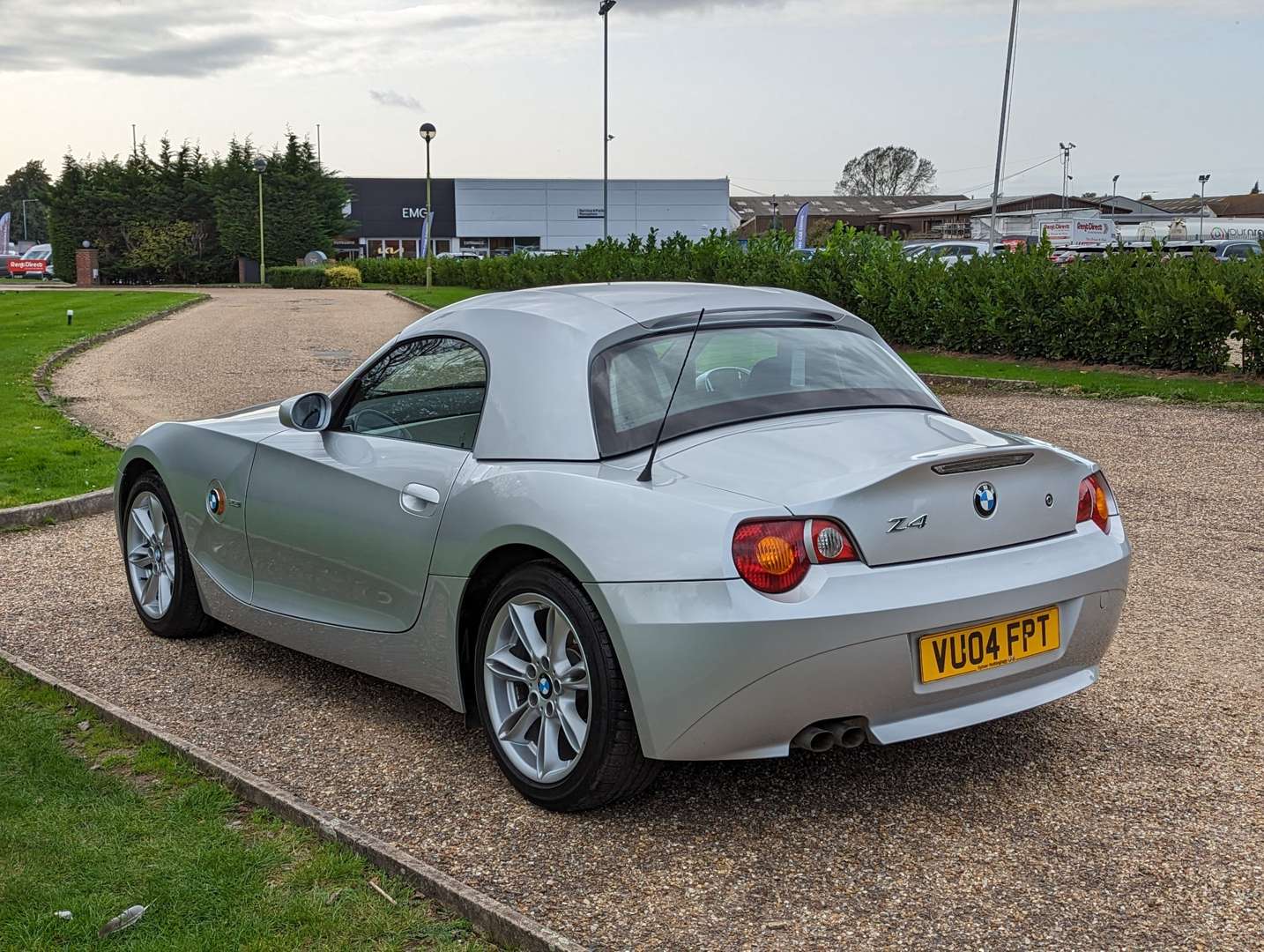 <p>2004 BMW Z4 2.2i SE CONVERTIBLE&nbsp;</p>