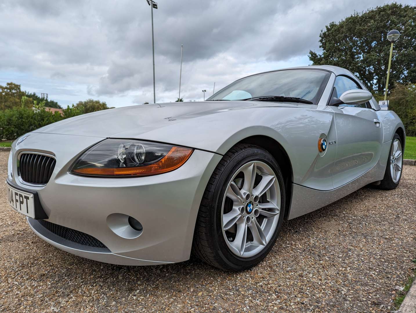 <p>2004 BMW Z4 2.2i SE CONVERTIBLE&nbsp;</p>