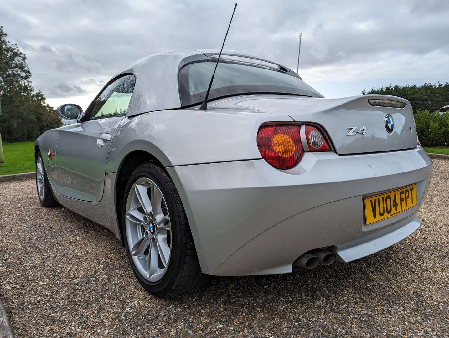 <p>2004 BMW Z4 2.2i SE CONVERTIBLE&nbsp;</p>