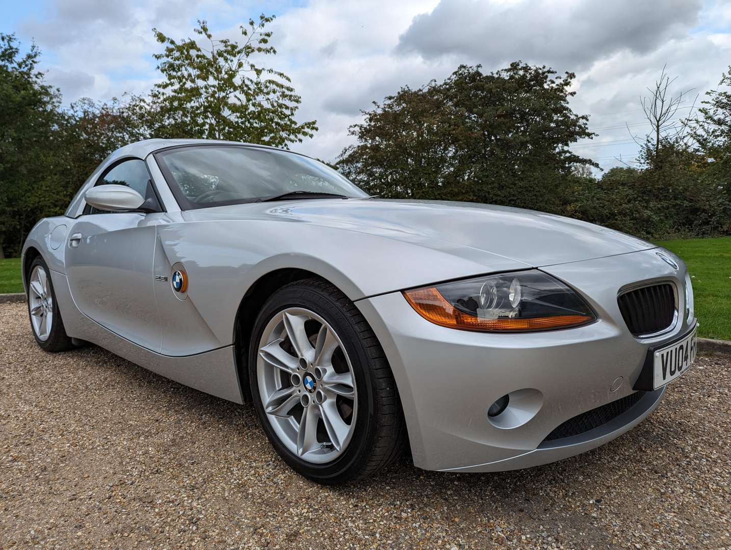 <p>2004 BMW Z4 2.2i SE CONVERTIBLE&nbsp;</p>