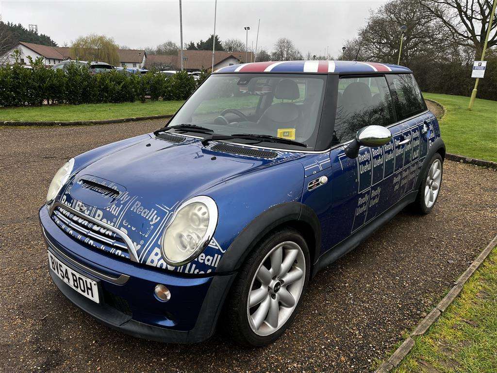 <p>2004 MINI COOPER S</p>