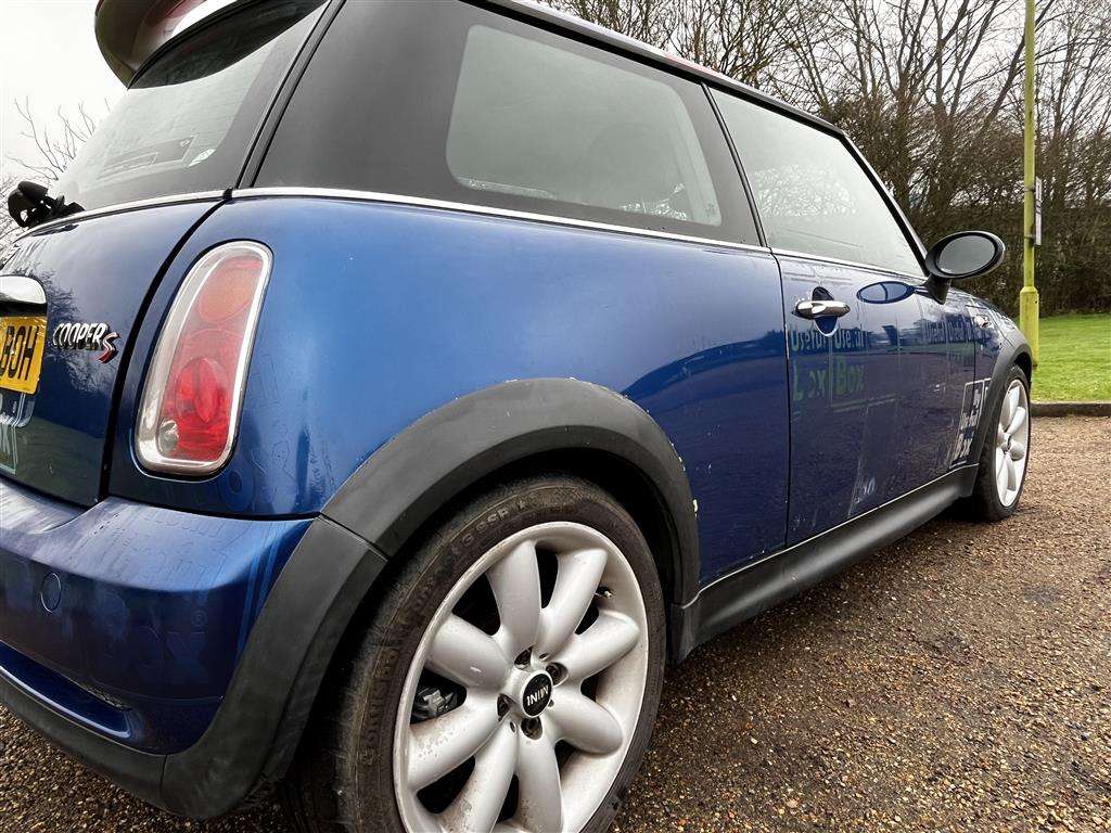 <p>2004 MINI COOPER S</p>