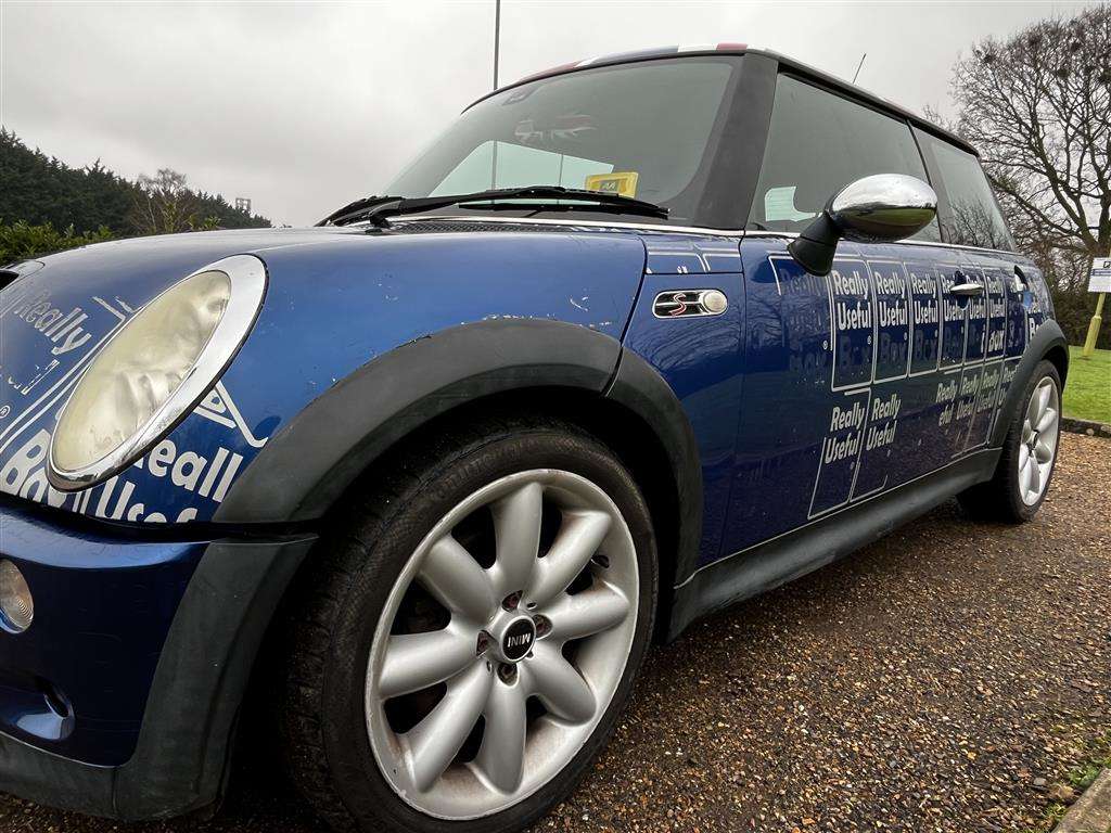 <p>2004 MINI COOPER S</p>