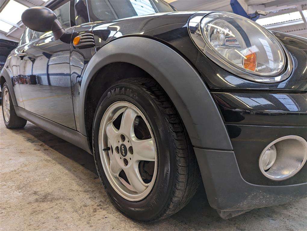 <p>2009 MINI ONE</p>