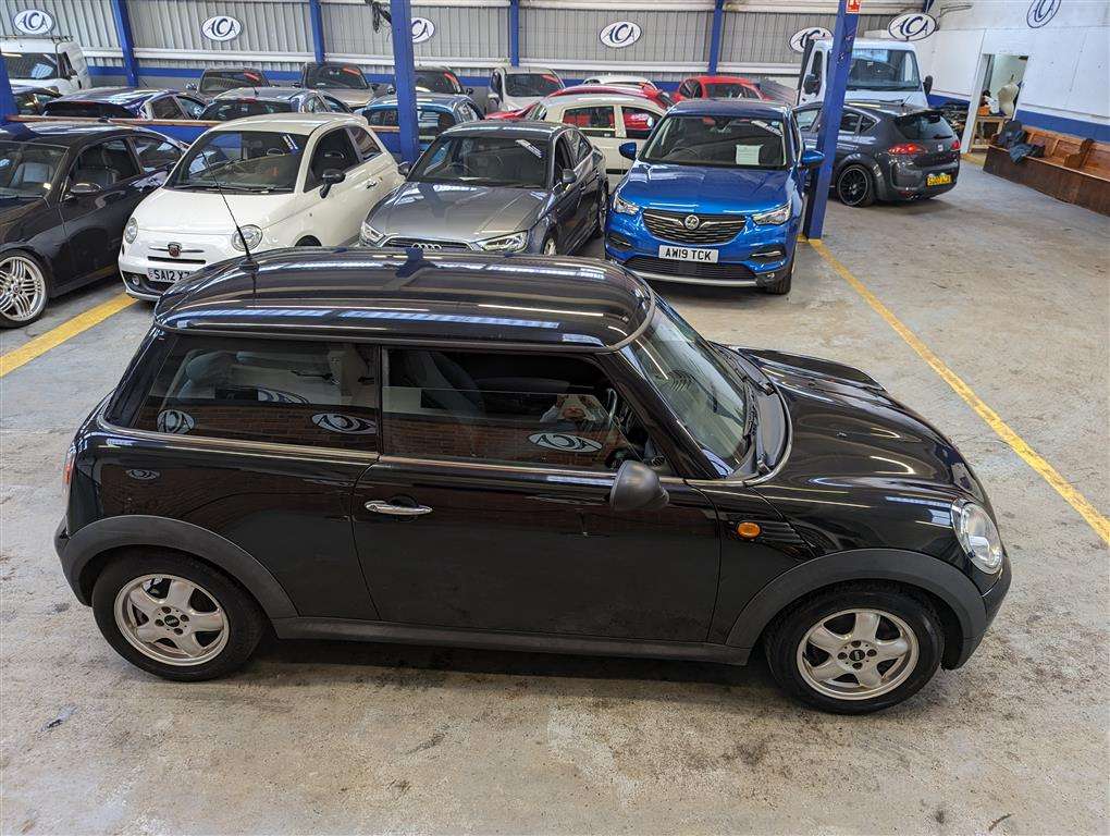 <p>2009 MINI ONE</p>