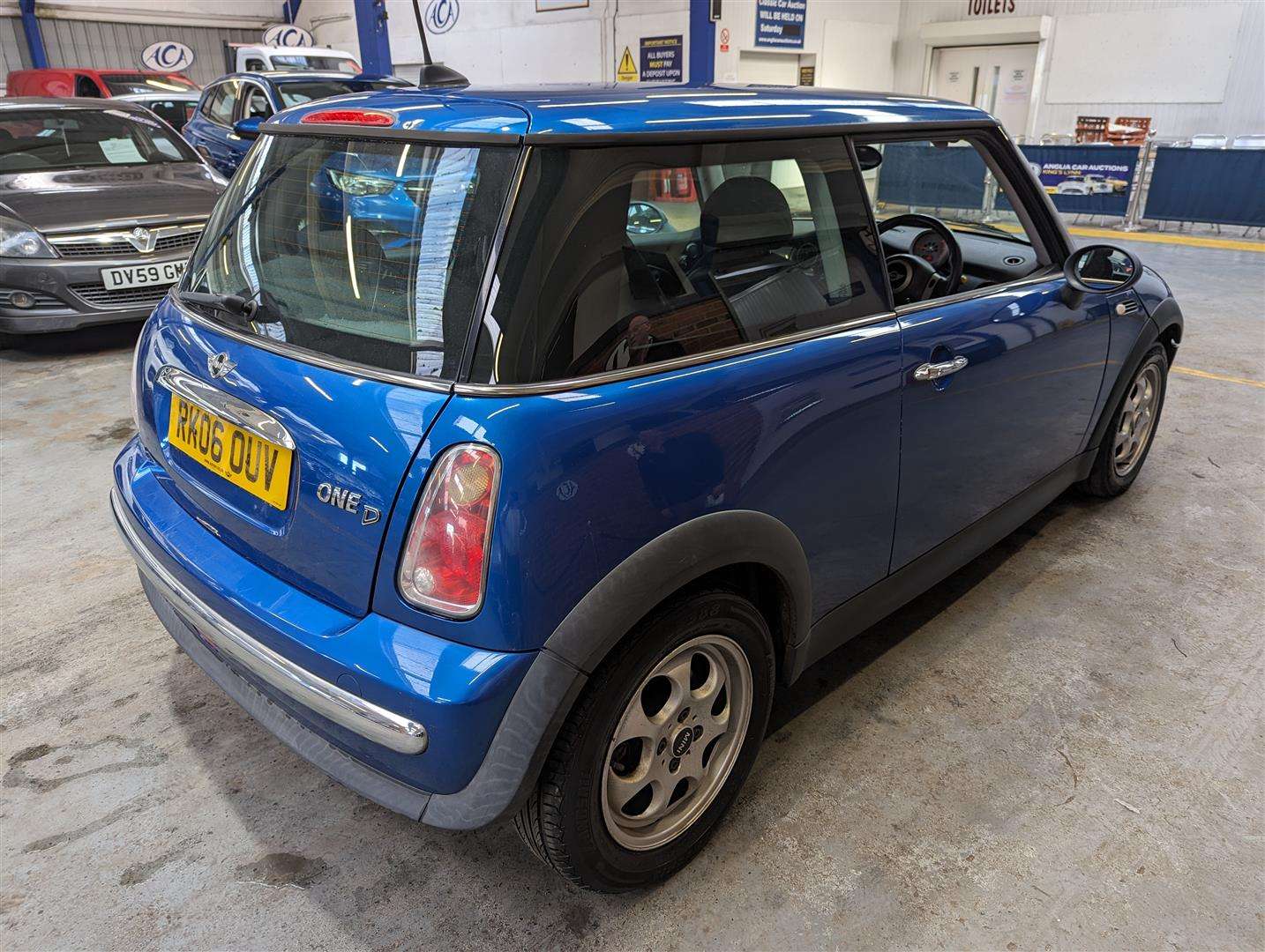 <p>2006 MINI MINI ONE D E4</p>