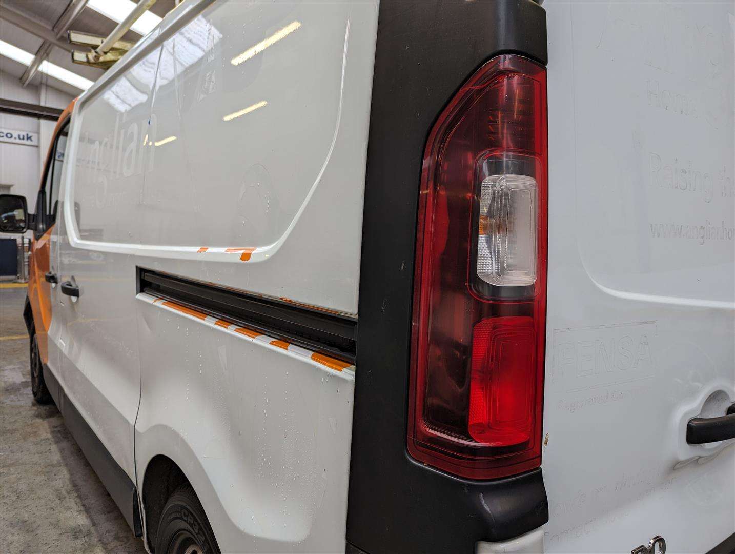 <p>2014 VAUXHALL VIVARO 2900 CDTI ECOFLEX</p>