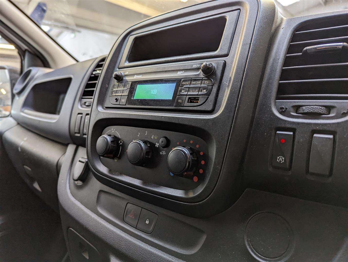 <p>2014 VAUXHALL VIVARO 2900 CDTI ECOFLEX</p>