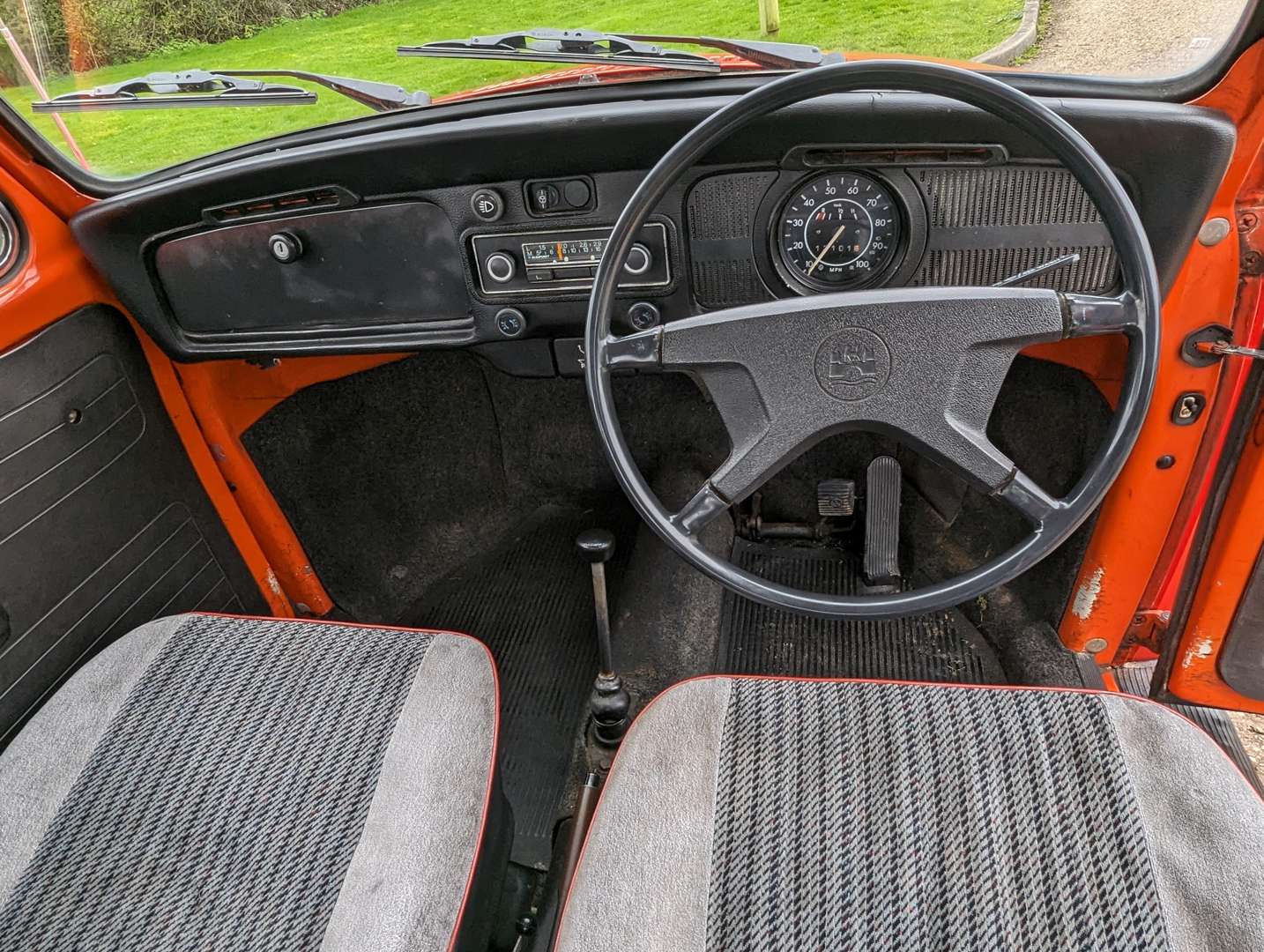 <p>1976 VW BEETLE 1200</p>