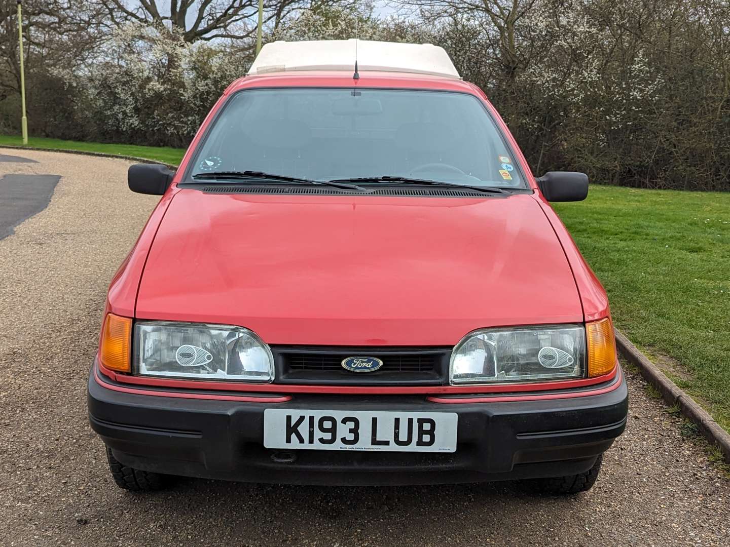 <p>1993 FORD P100 LHD</p>