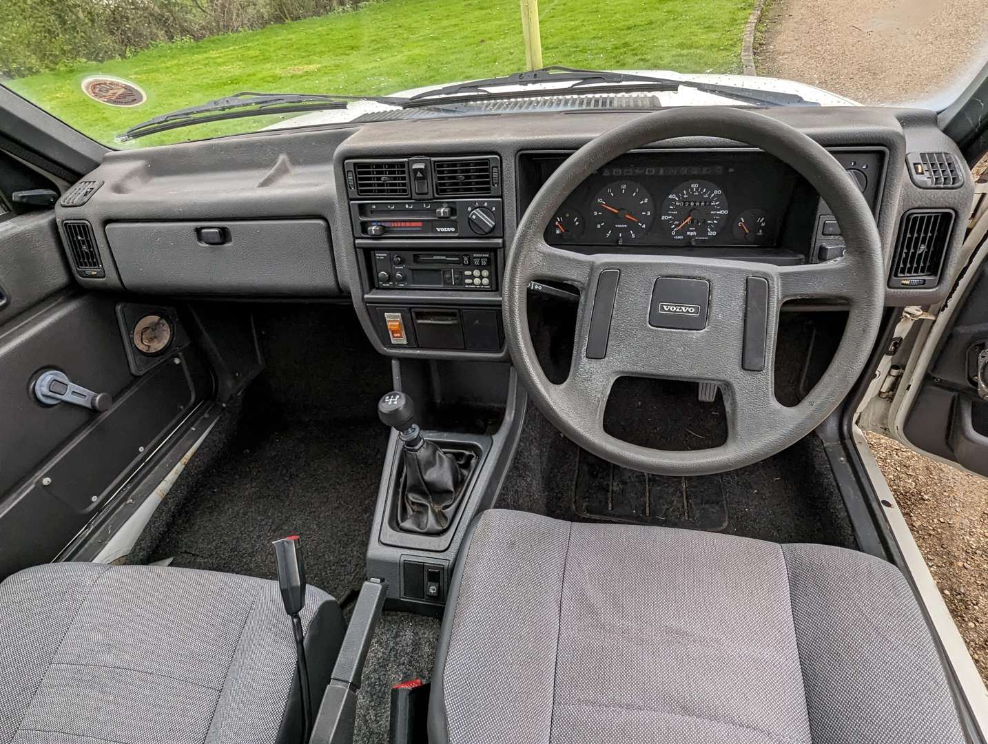 <p>1989 VOLVO 340</p>