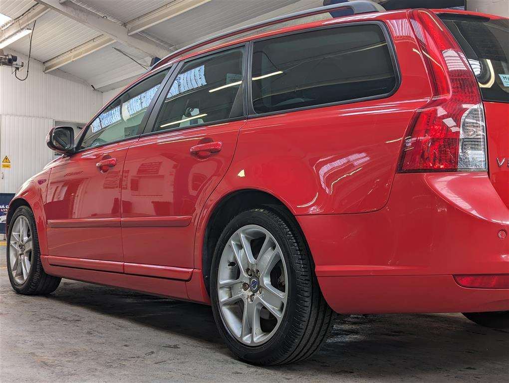 <p>2009 VOLVO V50 SE D DRIVE</p>