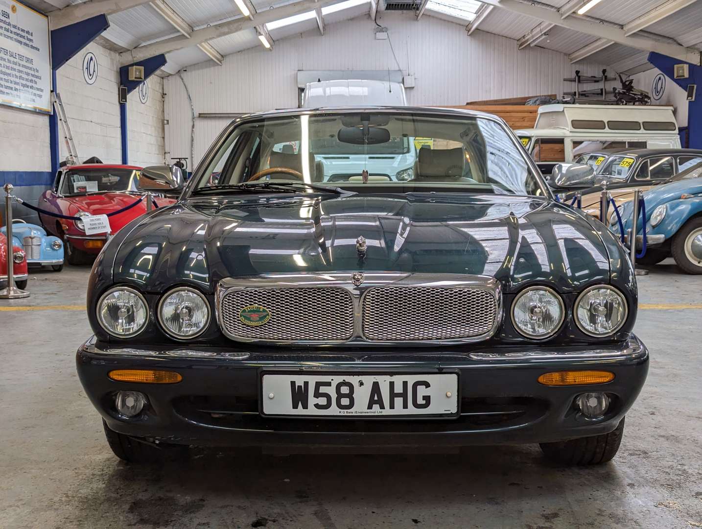 <p>2000 JAGUAR XJ8 AUTO</p>