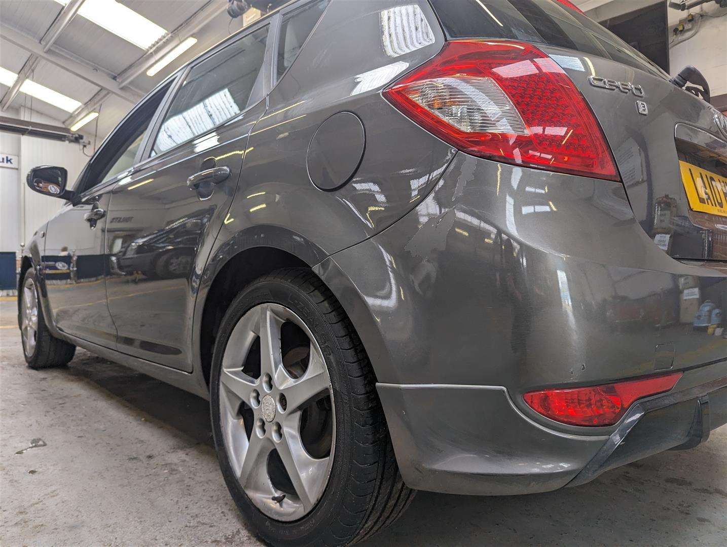 <p>2010 KIA CEED 3 CRDI</p>