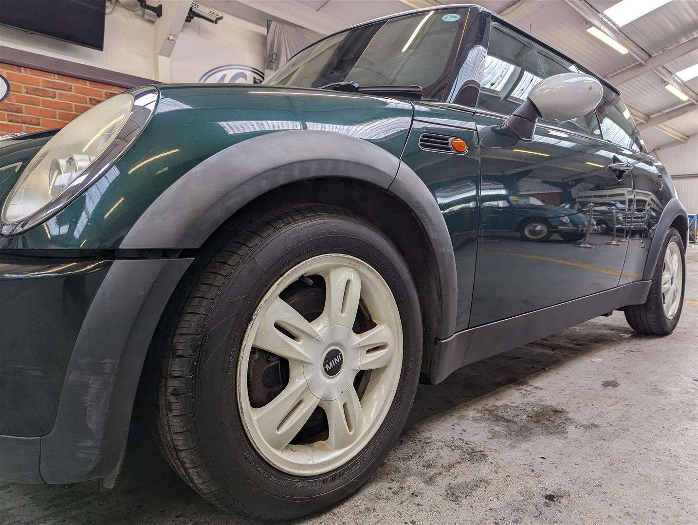 <p>2006 MINI COOPER</p>