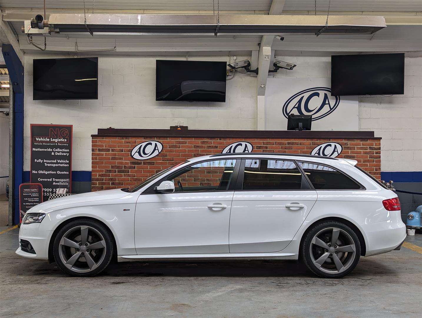 <p>2011 AUDI A4 S LINE BLACK EDITION T</p>