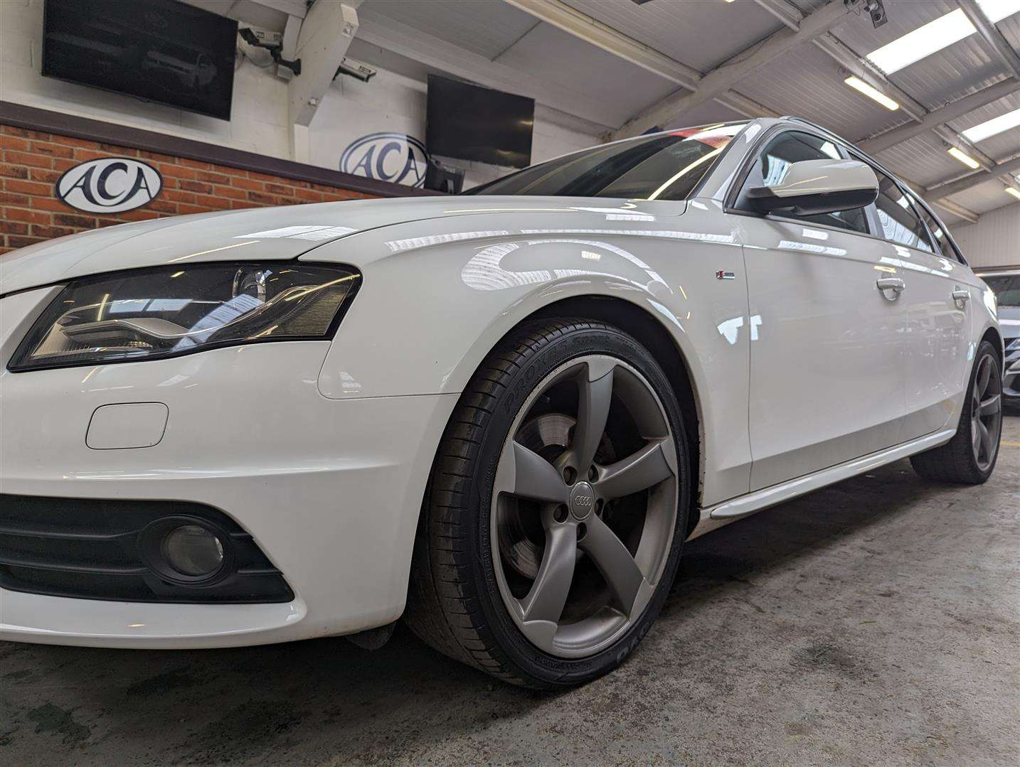 <p>2011 AUDI A4 S LINE BLACK EDITION T</p>