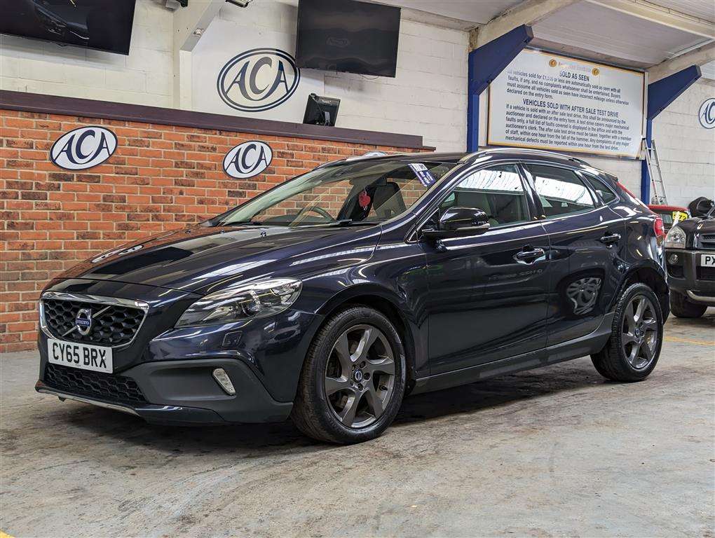 <p>2015 VOLVO V40 CROSS COUNTRY LUX D2</p>