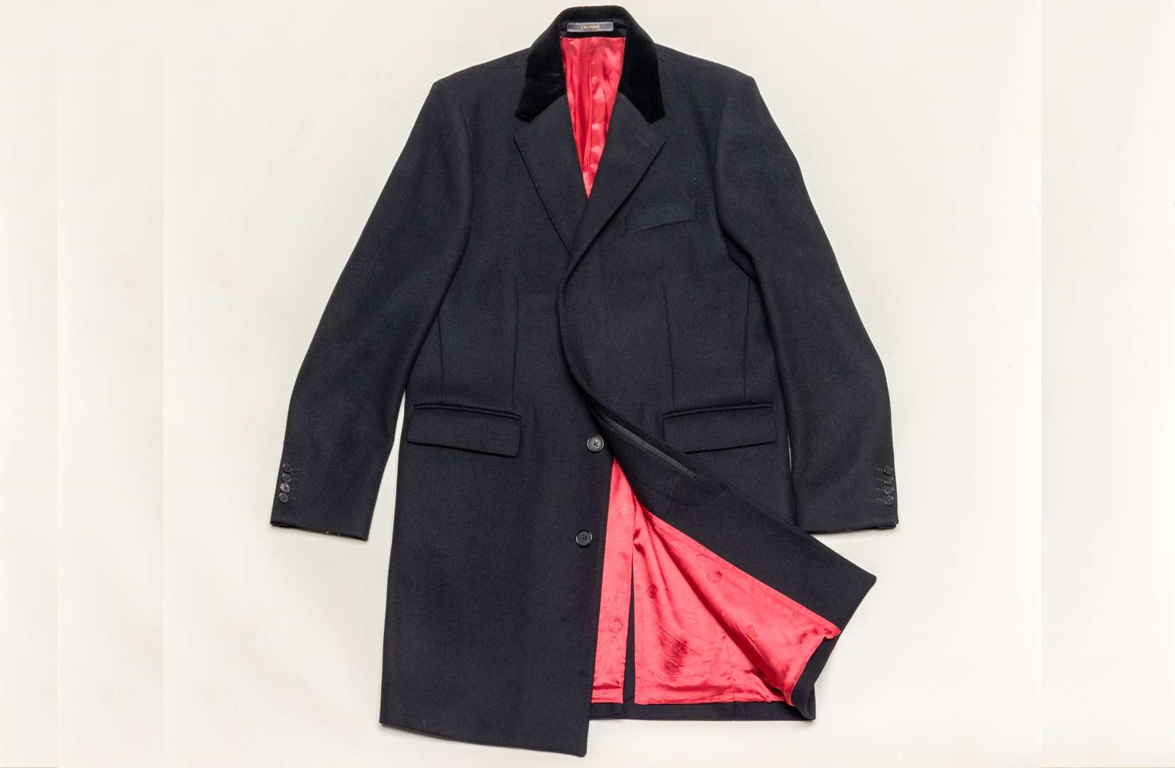 <p>CROMBIE, 100% black woolen covert coat with velvet collar, size 44</p>