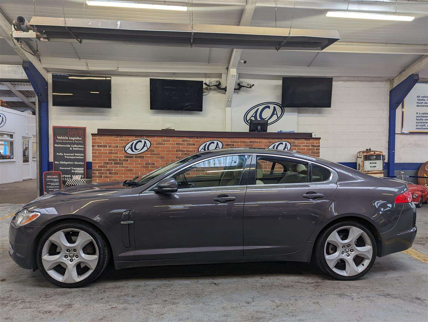 <p>2010 JAGUAR XF S LUXURY V6 AUTO</p>